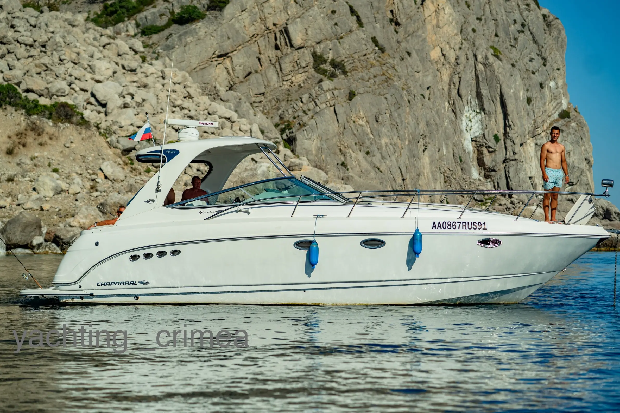 Яхта Chaparral 35