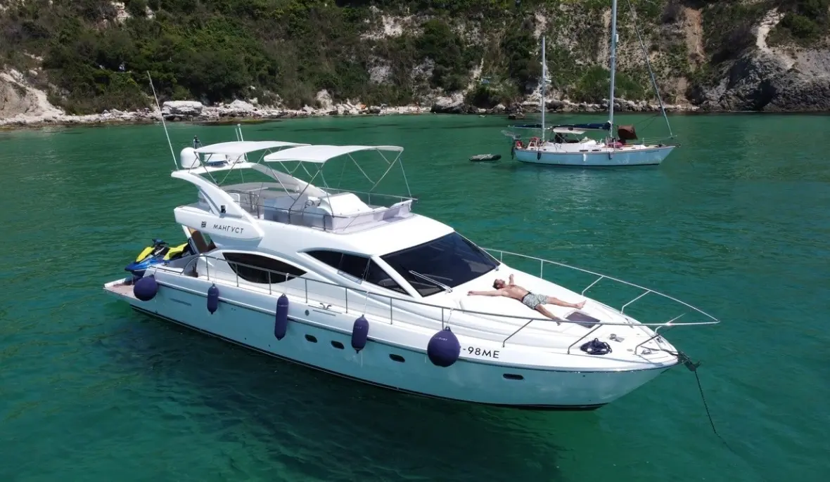 Яхта Ferretti 500